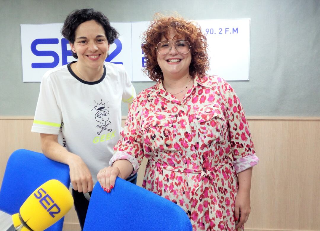 Loli Pardo y Nadia Pina en el estudio de Radio Elda SER