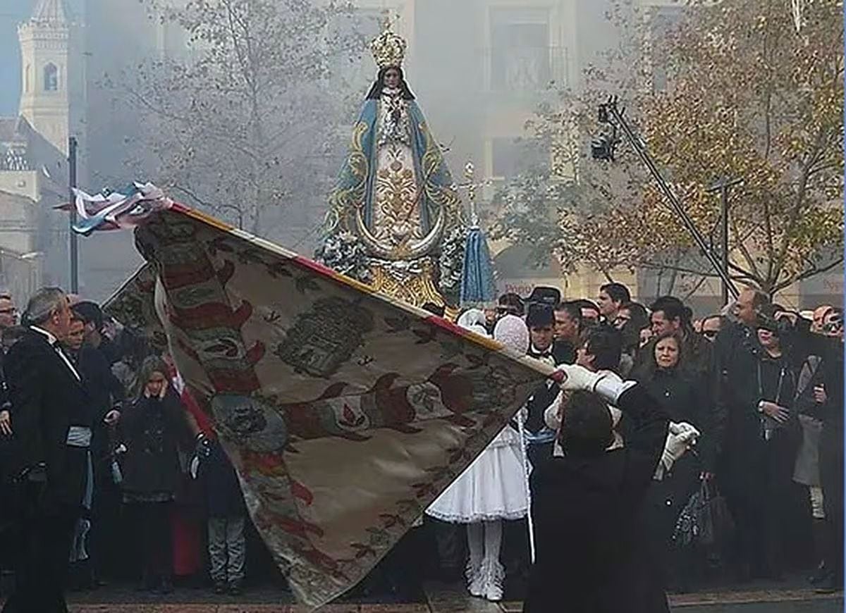 La Virgen del Castillo de Yecla ante el Mayordomo de la Bandera