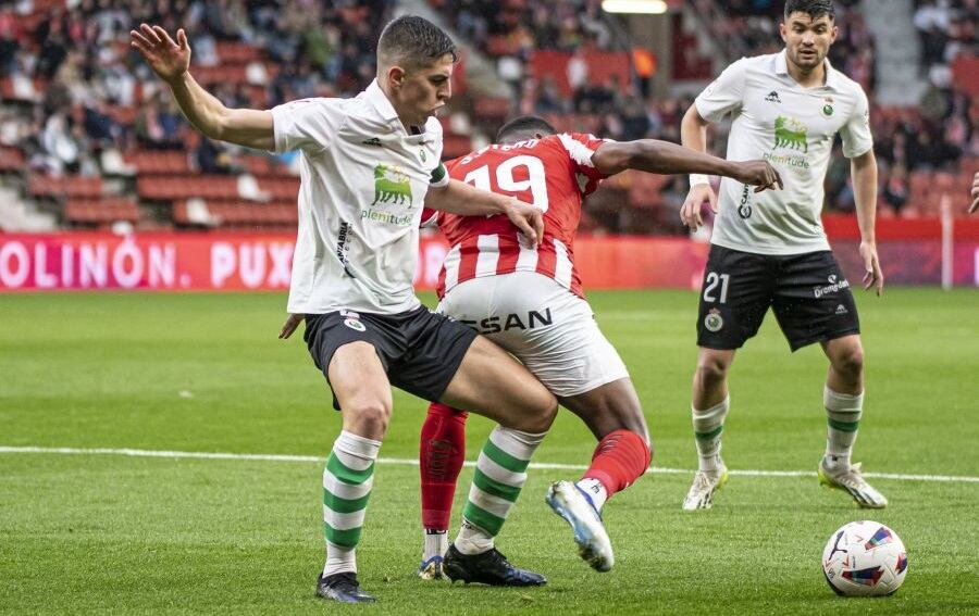 Íñigo Sainz-Maza, en el partido contra el Sporting.