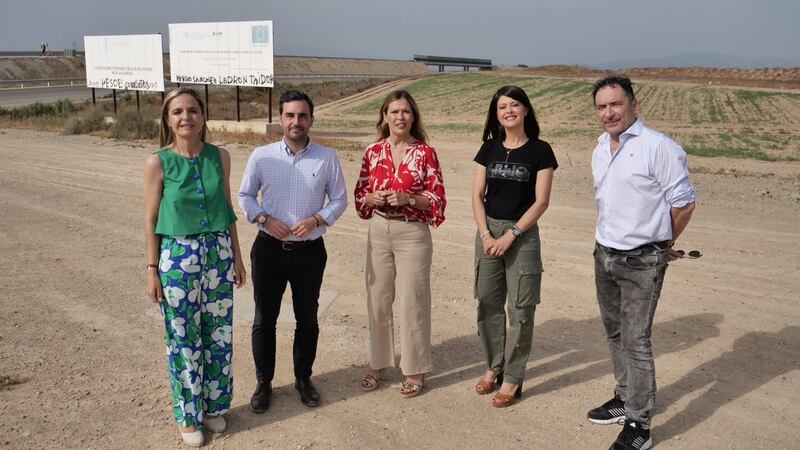 El PP exige explicaciones al PSOE de Almería por las “mordidas del AVE”.