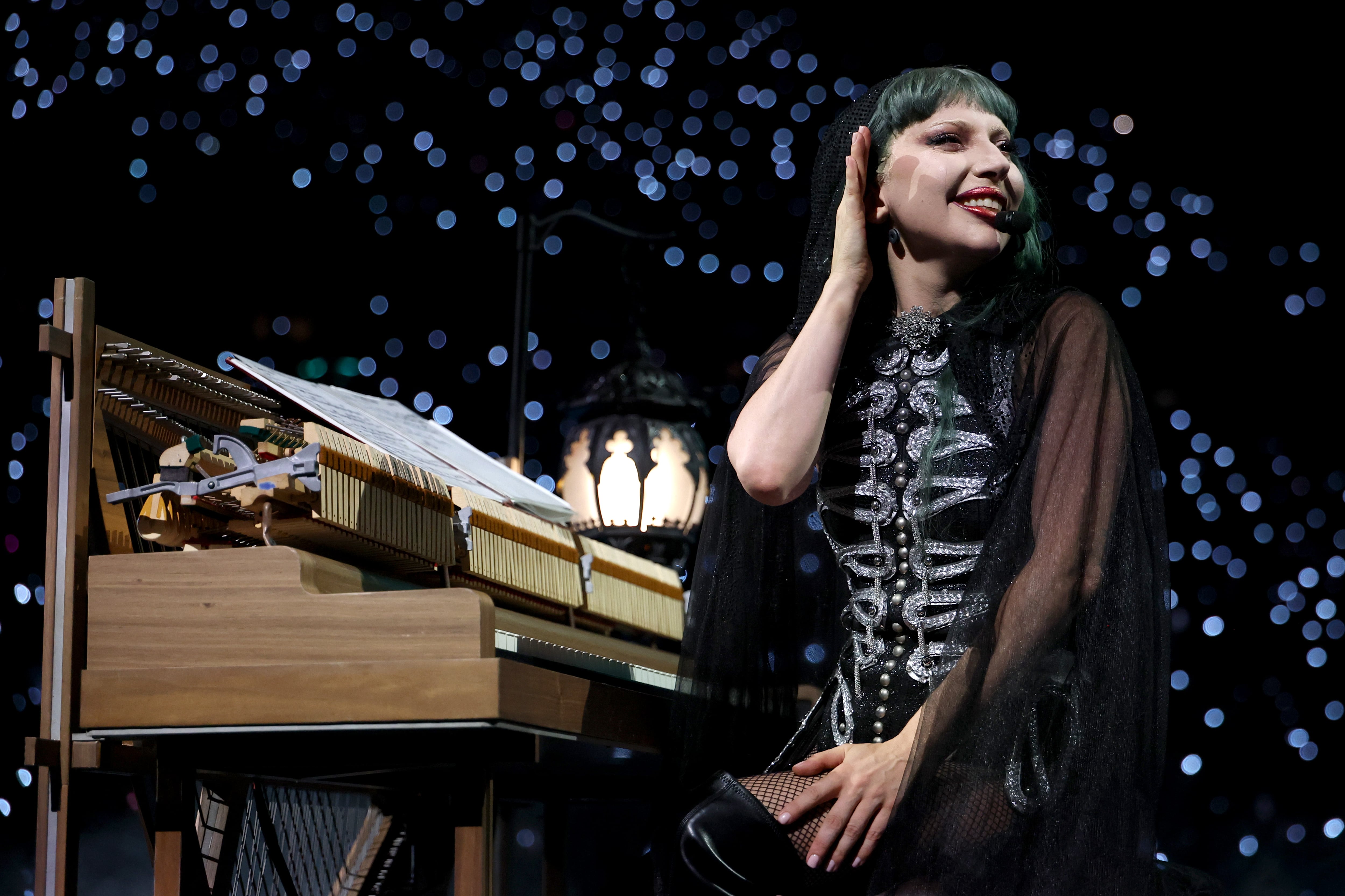 La cantante Lady Gaga durante uno de sus conciertos de su última gira.