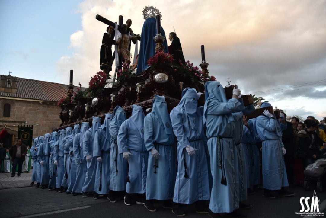 Los Ferroviarios saliendo de la Basílica de Santa Eulalia