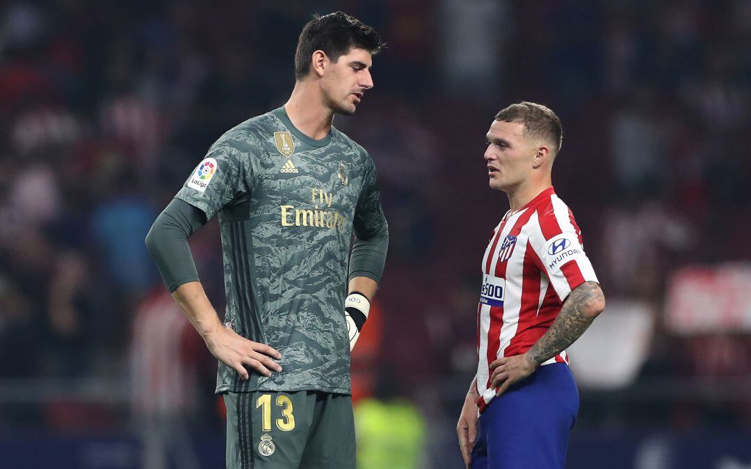 Thibaut Courtois, junto a Kieran Trippier