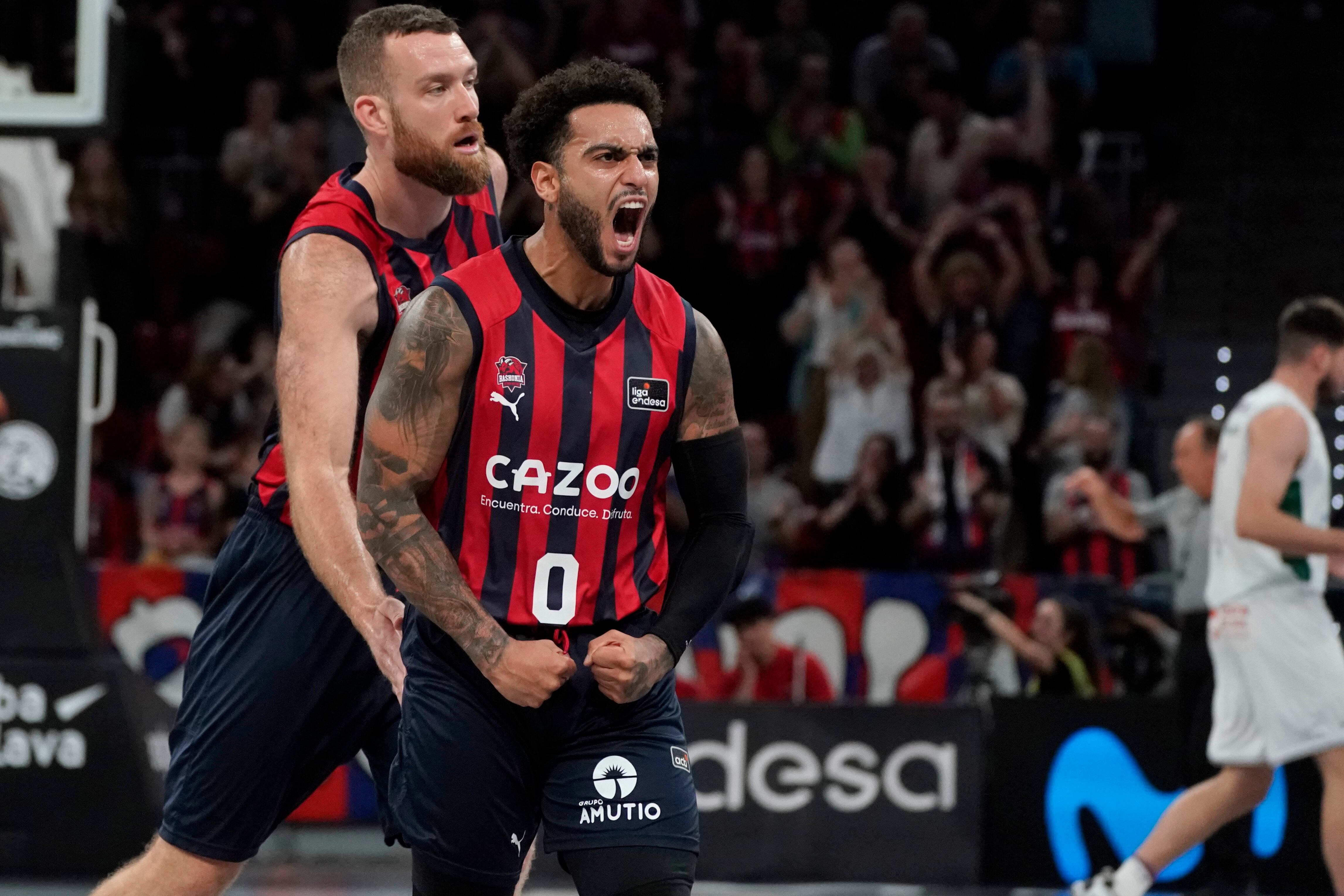 Markus Howard celebra una canasta durante el partido de la primera jornada de la Liga Endesa que Baskonia y Unicaja disputaron en el Buesa Arena.