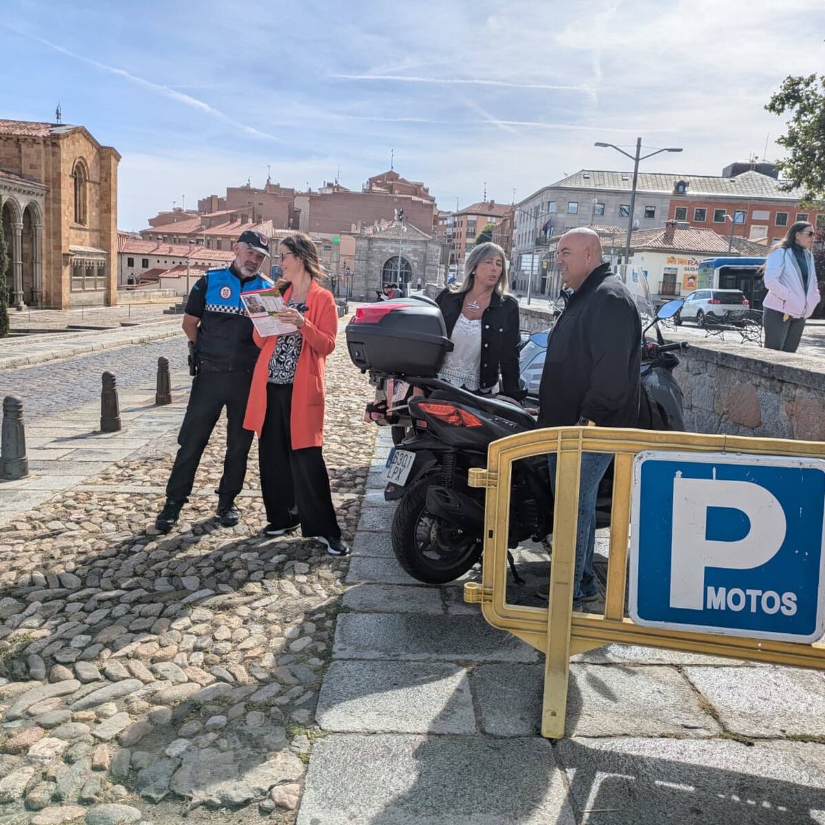 Medio centenar plazas de movilidad reducida, aparcamientos disuasorios y un servicio de autobús para los Medievales