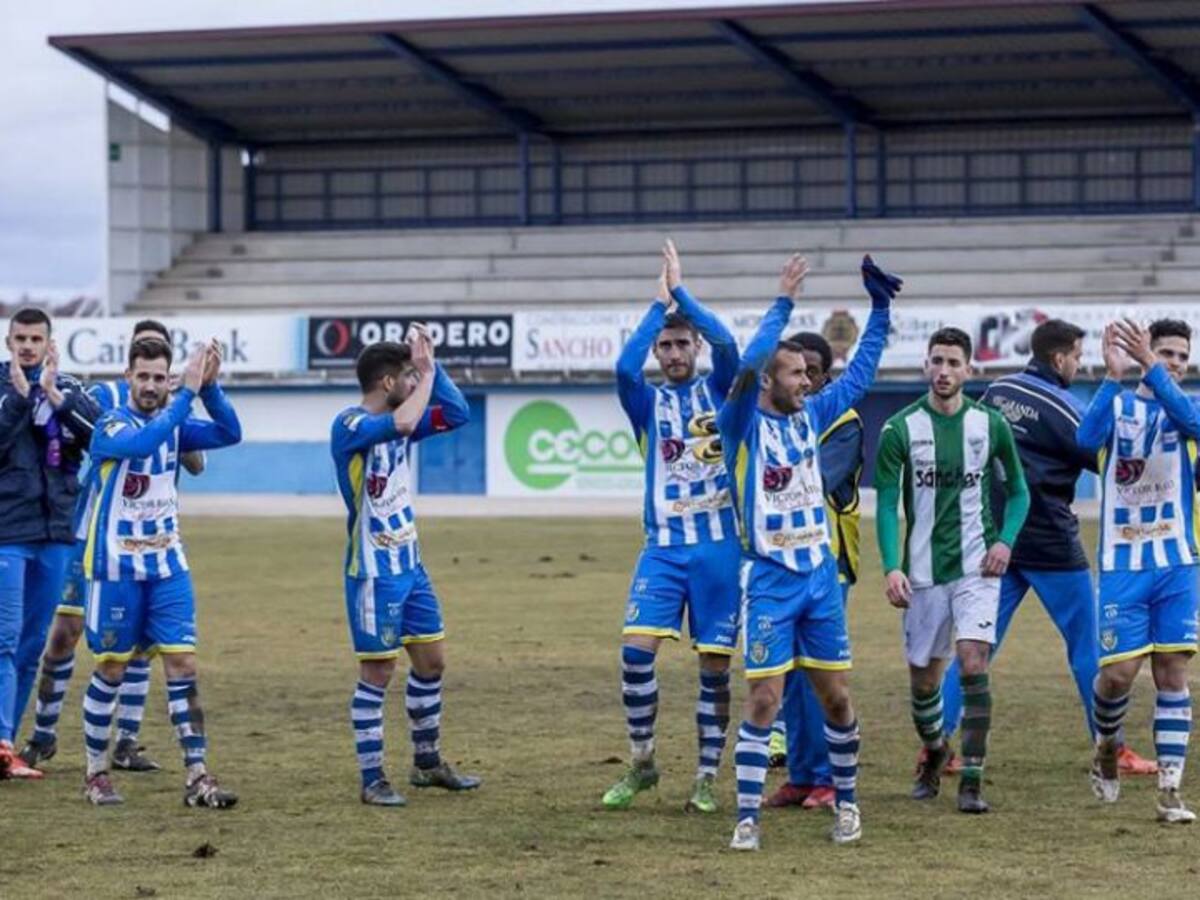La locomotora blanquiazul para en La Arboleda