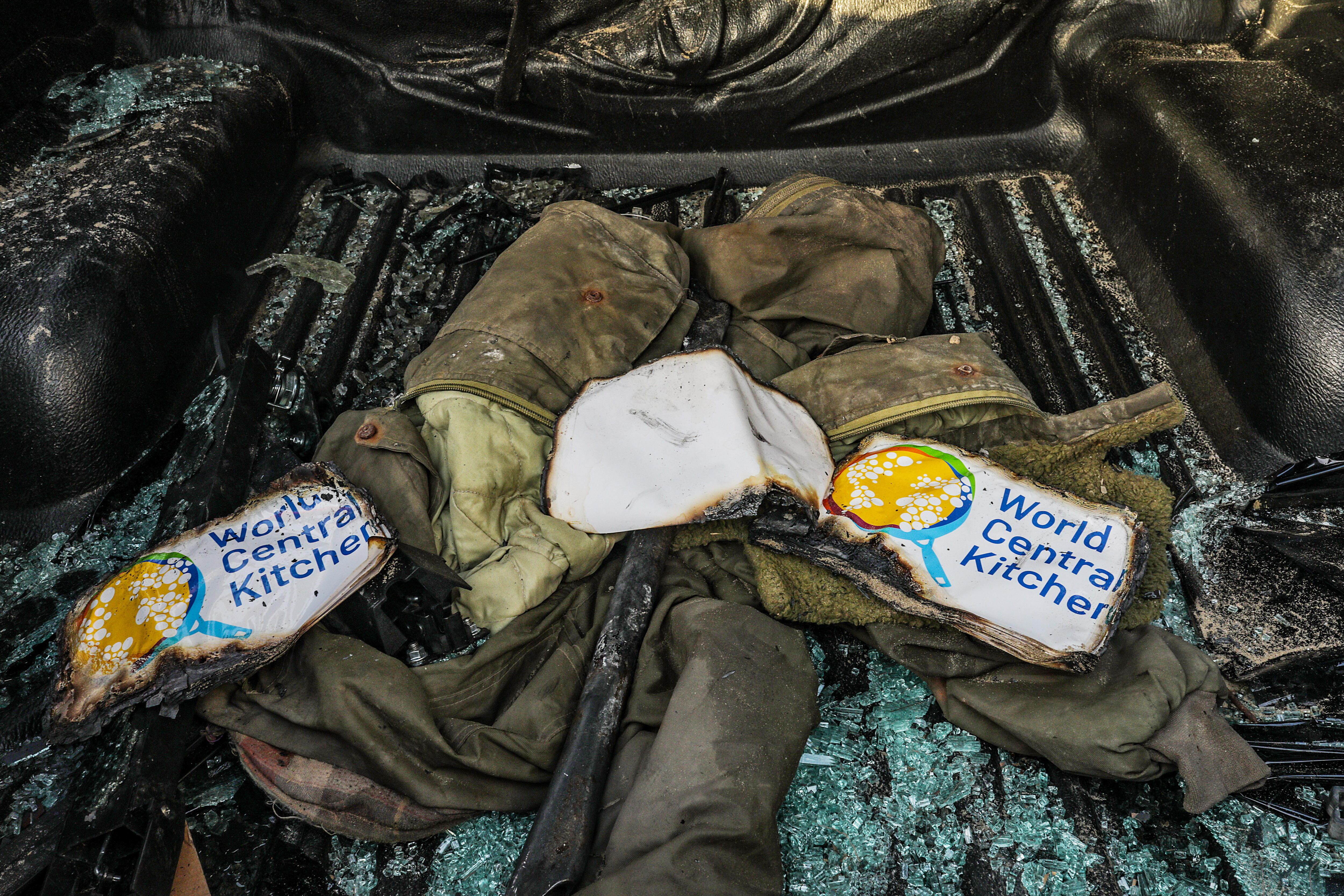 Ropa de los miembros de WCK asesinados por Israel.