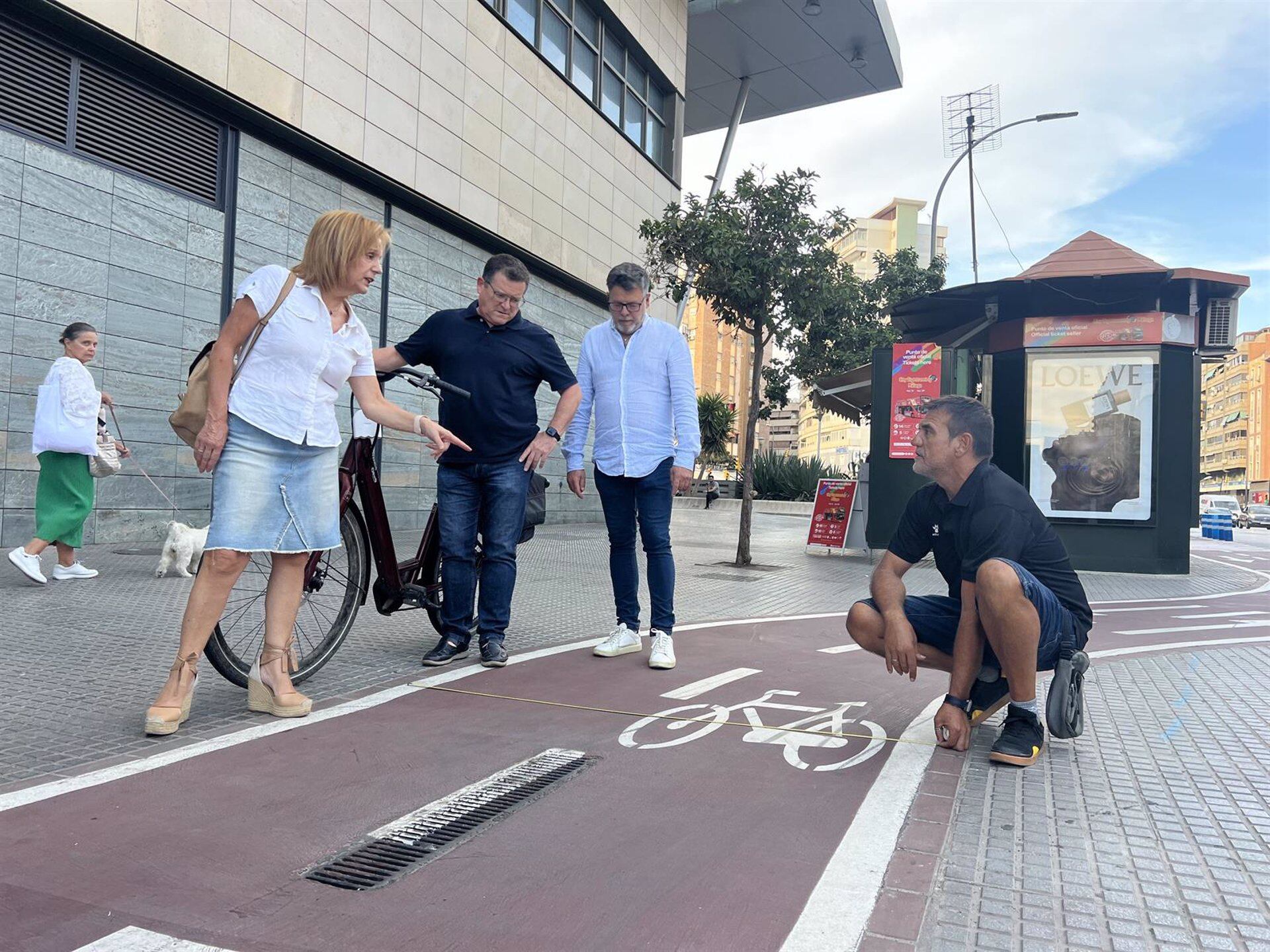 PSOE y Ruedas Redondas en el nuevo carril bici de Héroe de Sostoa