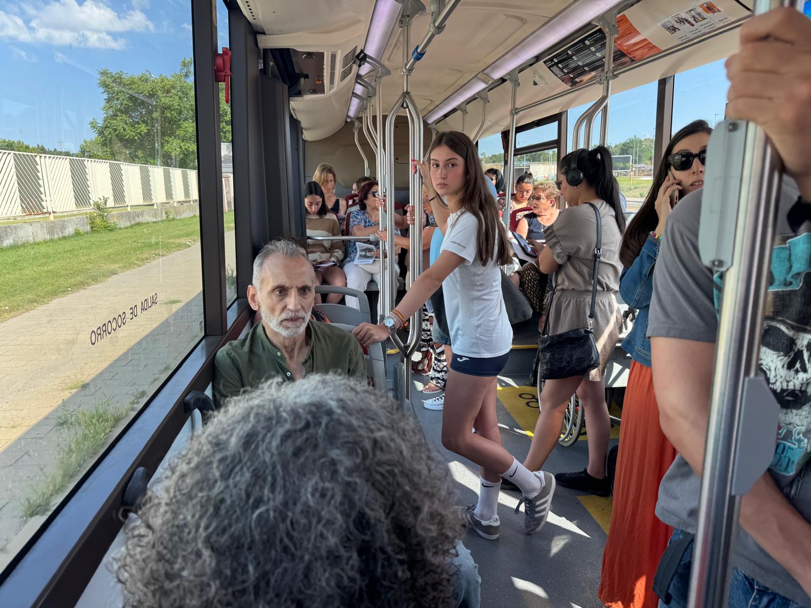 Los vecinos del barrio de la Overuela de Valladolid boicotean los horarios de la línea 24 de Auvasa