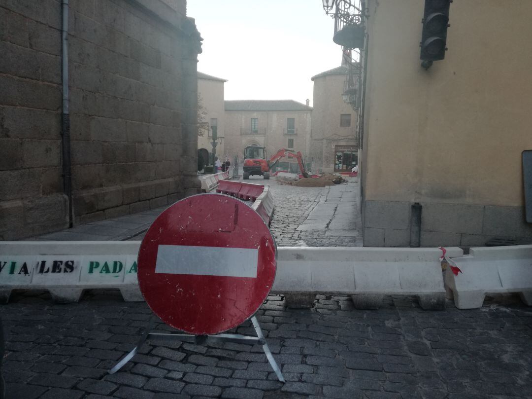 Obras en el estrechamiento de la Calle de San Juan