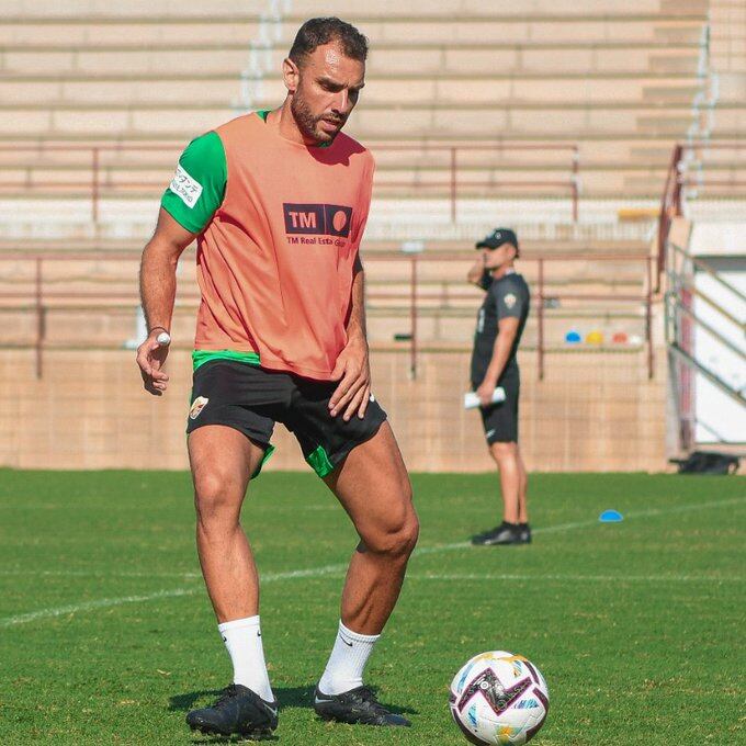 Gonzalo Verdú durante un entrenamiento con el Elche esta temporada