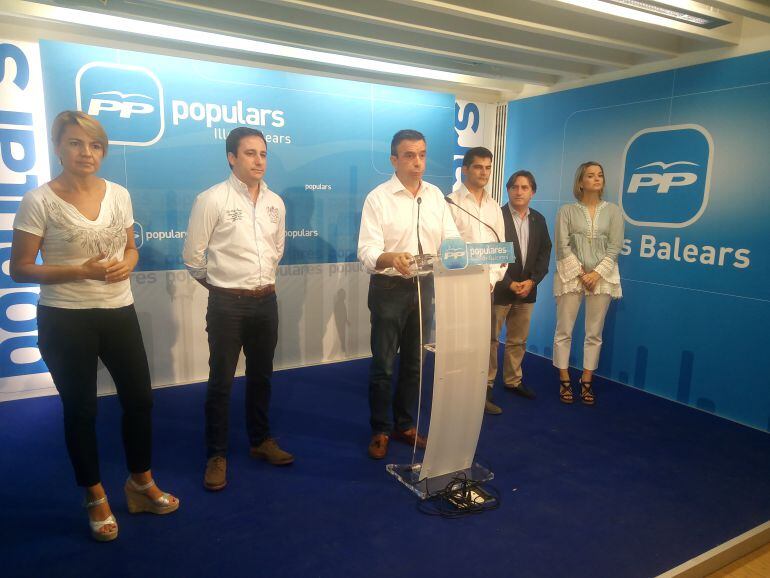 El presidente del PP, Miquel Vidal, junto a la cúpula del partido en las Islas, en una imagen de archivo