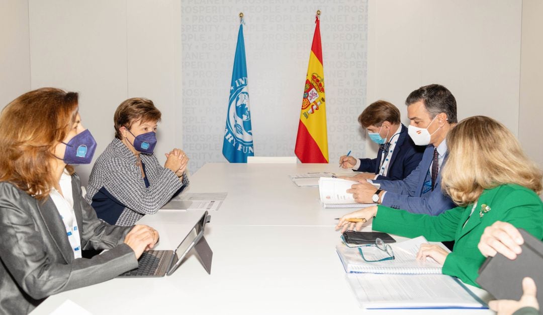 La directora gerente del Fondo Monetario, Kristalina Georgieva, en su última reunión con el presidente del Gobierno, Pedro Sánchez, y la vicepresidenta de Asuntos Económicos, Nadia Calviñod