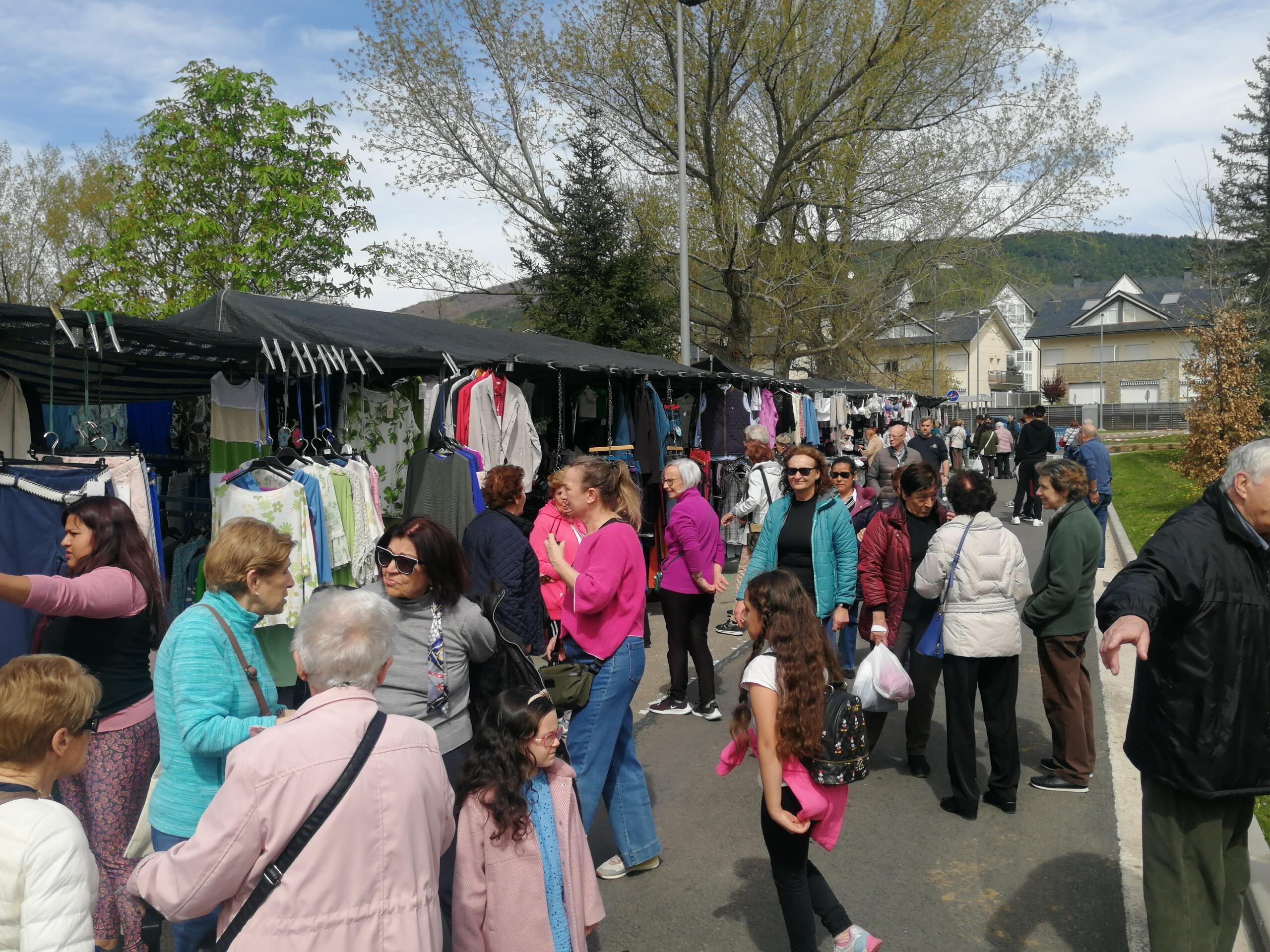 El día acompañaba en el estreno de la nueva ubicación