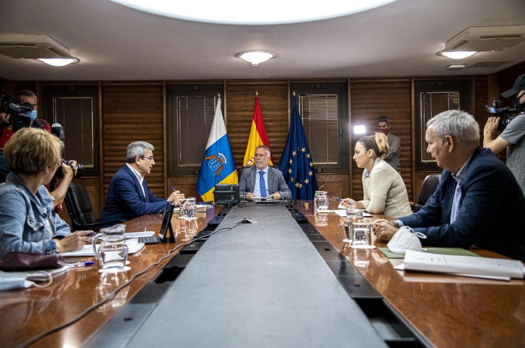 El presidente del Gobierno de Canarias, Ángel Víctor Torres, encabeza el Consejo de Gobierno regional