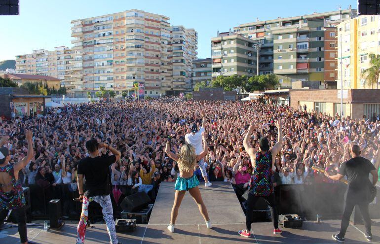 La Orquesta "La Tentación" durante su actuación en Motril