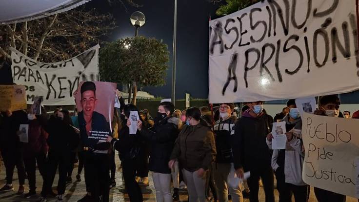 Foto de archivo de una de las concentraciones de vecinos ante el juzgado de Jumilla para pedir justicia