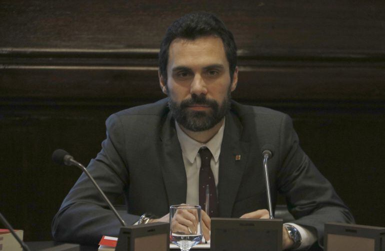 El president del Parlament, Roger Torrent, en la reunió de la Mesa del 28 de febrer