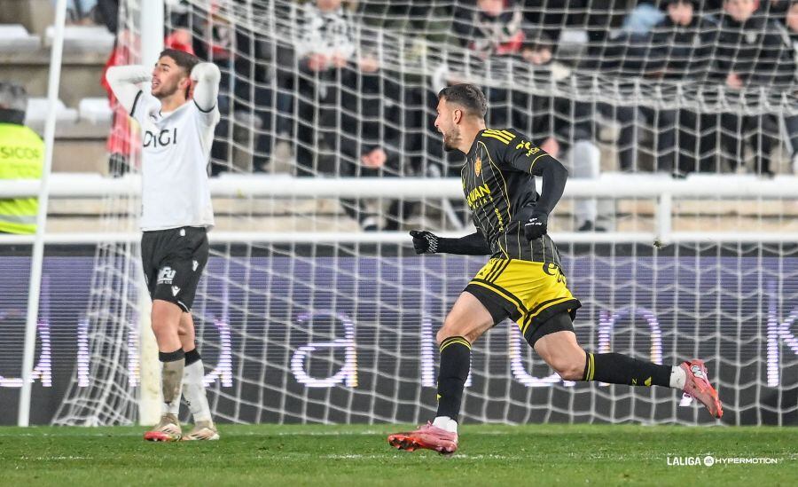 Bakis celebra su gol en El Plantío