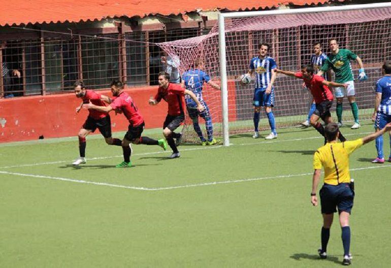 Celebración de unos de los goles del Mensajero