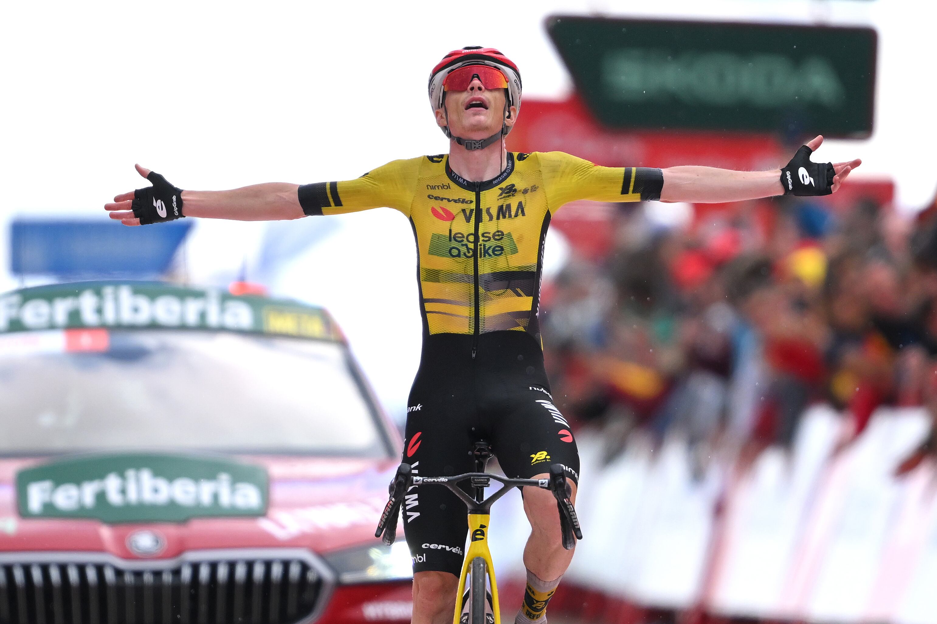 Vingegaard celebra su victoria en la etapa 9 de La Vuelta