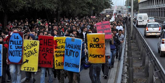 Miles de manifestantes italianos en el &quot;No Monti Day&quot;.  EFE/EPA/ETTORE FERRARI