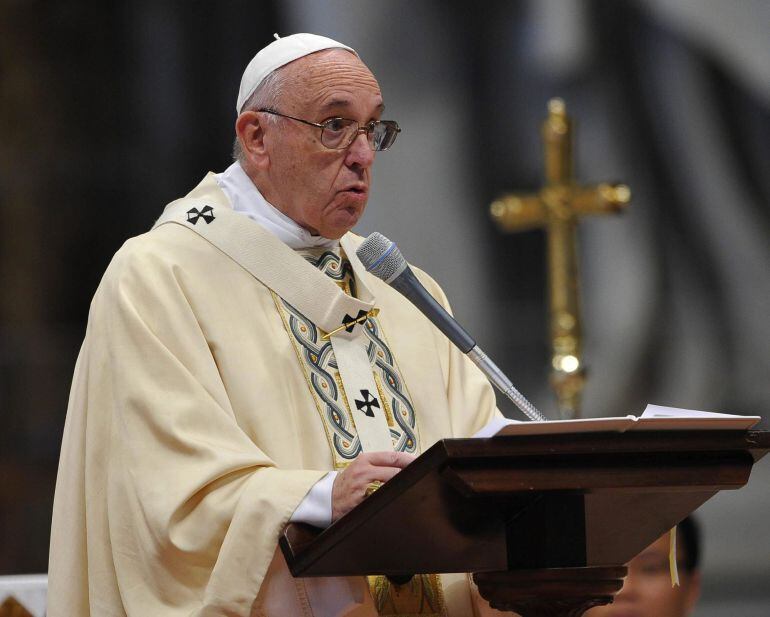 El papa Francisco oficiando misa en el Vaticano