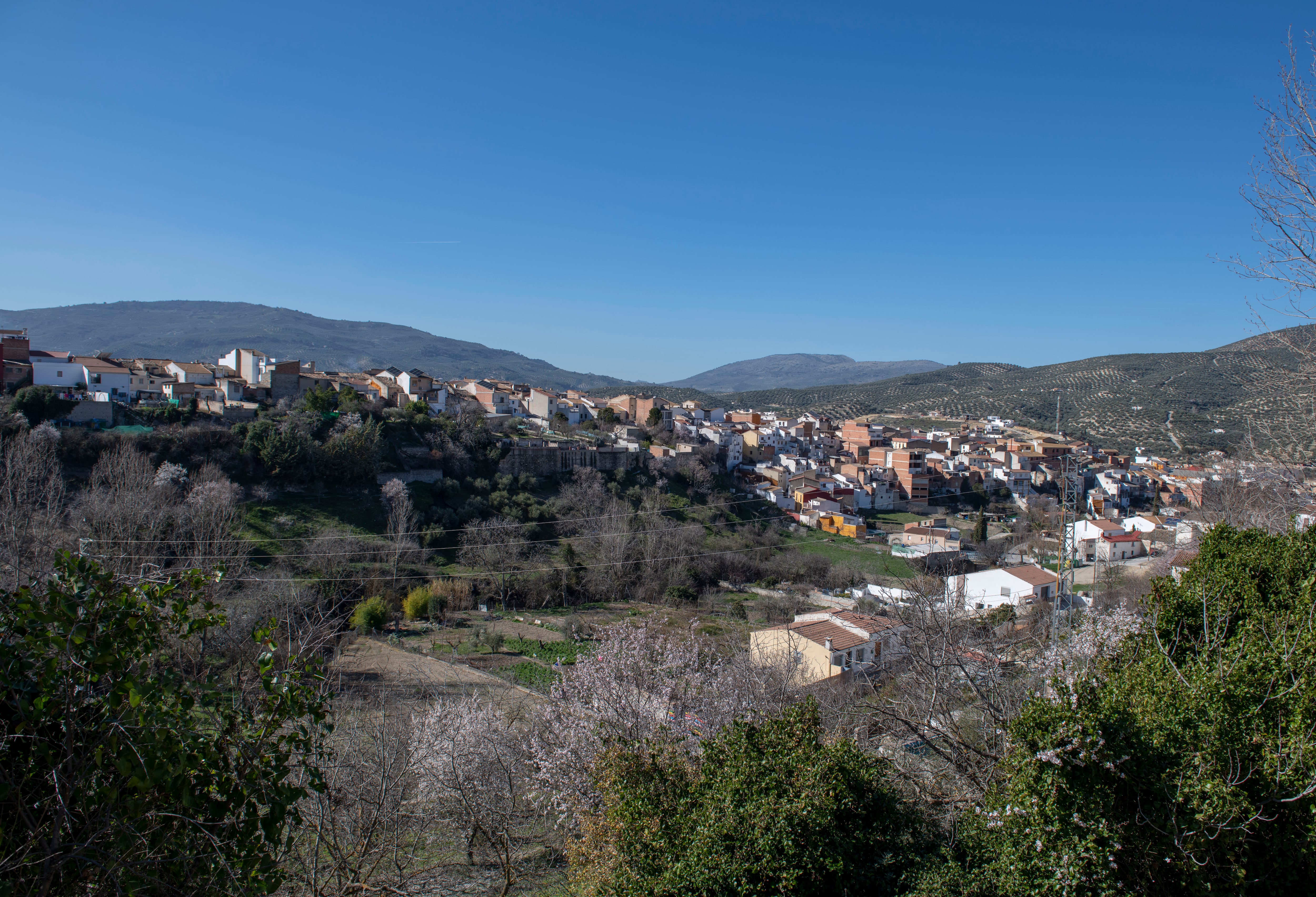 GRAFAND8505. LOS VILLARES (JAÉN), 02/02/2024.- Imagen de la localidad jiennense de Los Villares donde presuntamente cinco jóvenes, de edades comprendidas entre los 14 y 18 años, agredieron sexualmente a dos menores de 16 años, y que han sido detenidos por la Guardia Civil como presuntos autores de una violación grupal. EFE/José Manuel Pedrosa.
