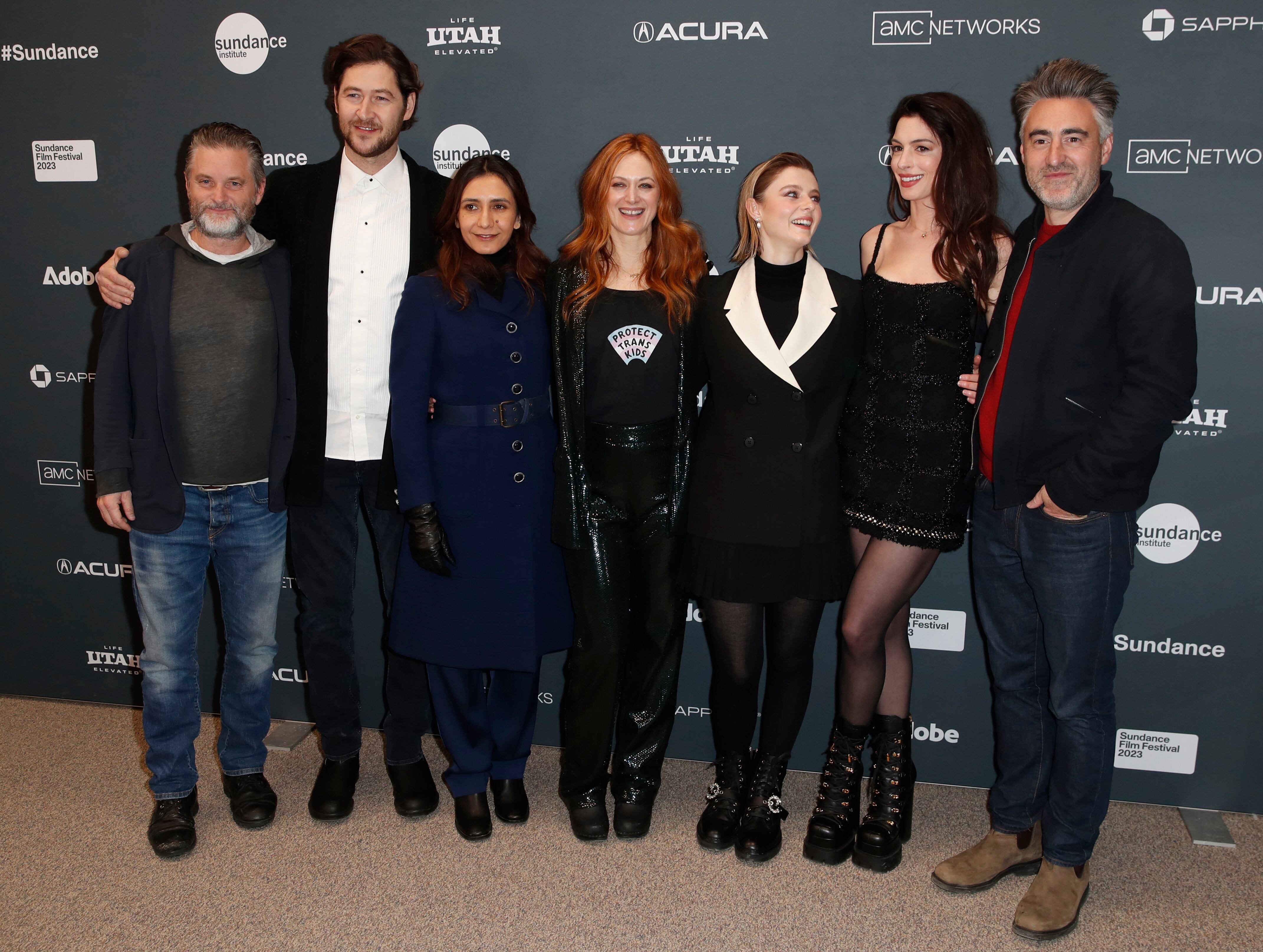 Park City (Usa), 21/01/2023.- (L-R) Shea Whigham, Luke Goebel, Ottessa Moshfegh, Marin Ireland, Thomasin McKenzie, Anne Hathaway, and Director William Oldroyd arrive for the premiere of &#039;Eileen&#039; during the 2023 Sundance Film Festival in Park City, Utah, USA, 21 January 2023. The festival runs from 19-29 January 2023. (Cine, Irlanda, Estados Unidos) EFE/EPA/George Frey
