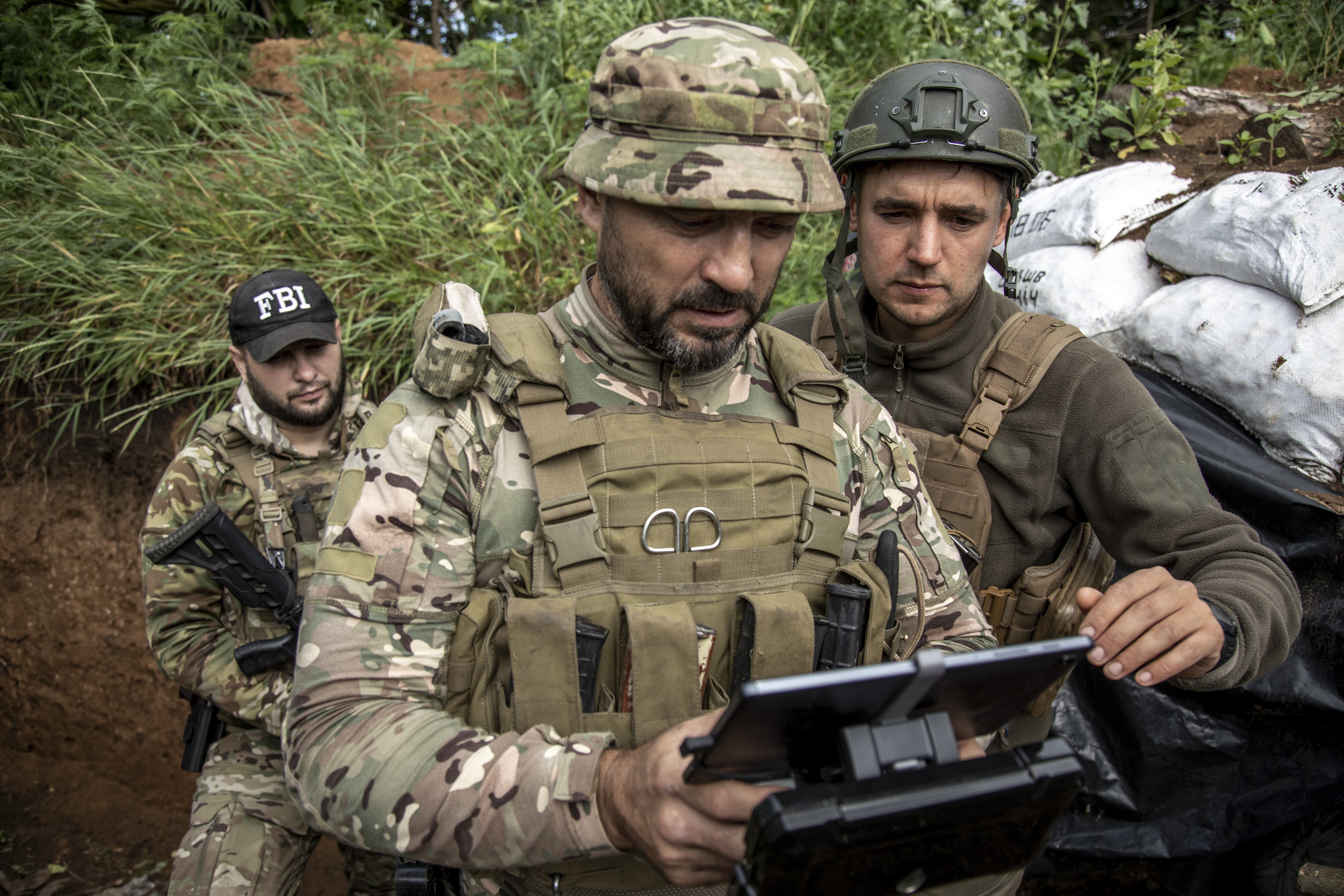 Soldados ucranianos realizan con un dron labres de reconocimiento en la región del Donetsk