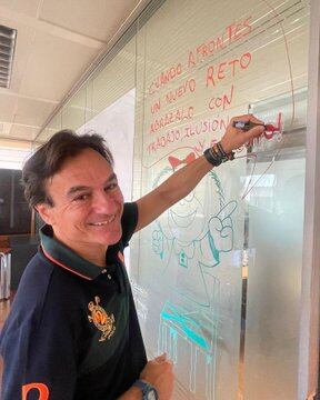 José Agustín González en la publicación de Twitter donde anuncia su nuevo cargo.