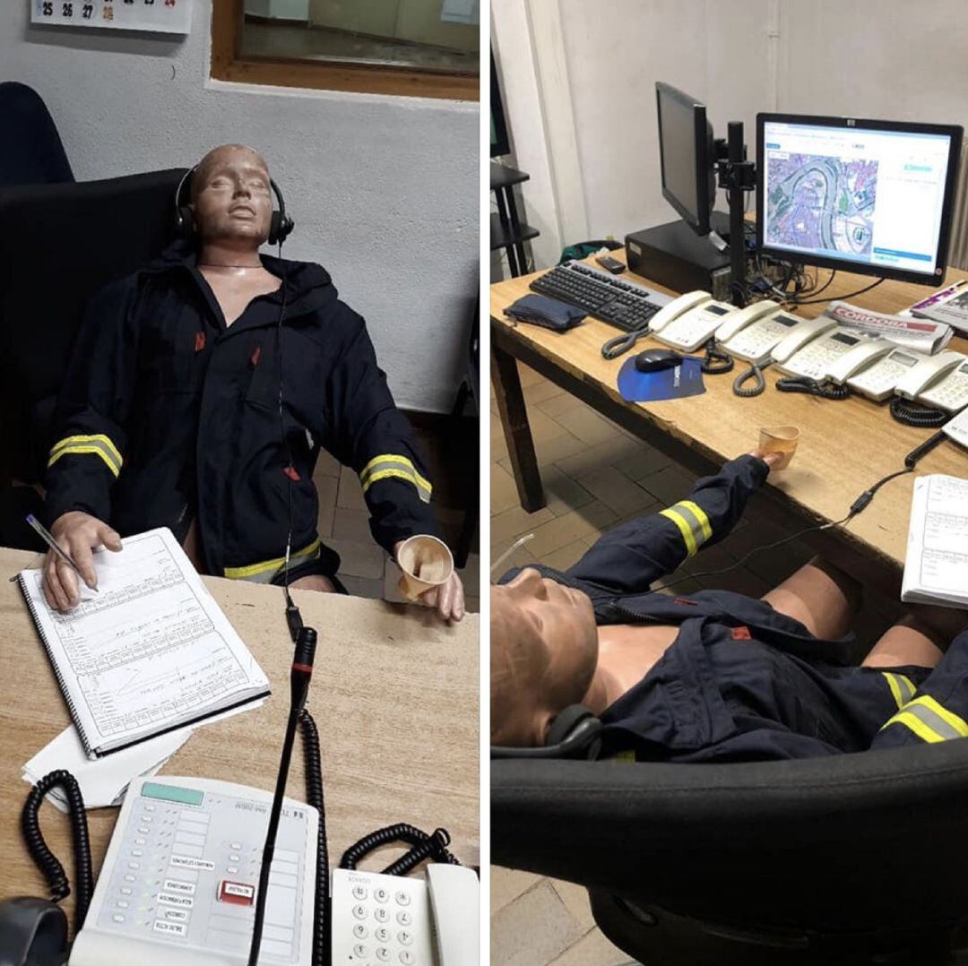 Un maniquí vestido de bombero, junto a la centralita del SEIS