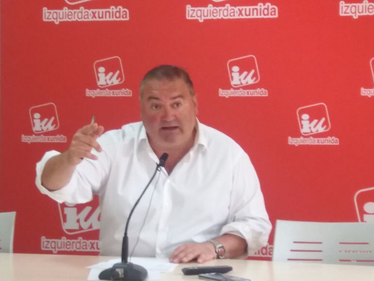 Argüelles ha ofrecido explicaciones en rueda de prensa en la sede de Oviedo, en una comparecencia seguida por los miembros de su dirección.