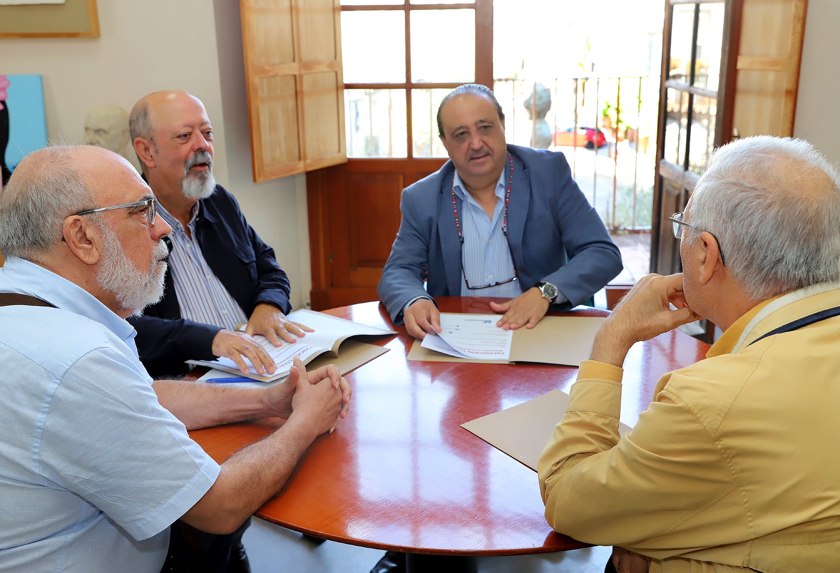 Francisco Zurita durante la reunión con los belenistas