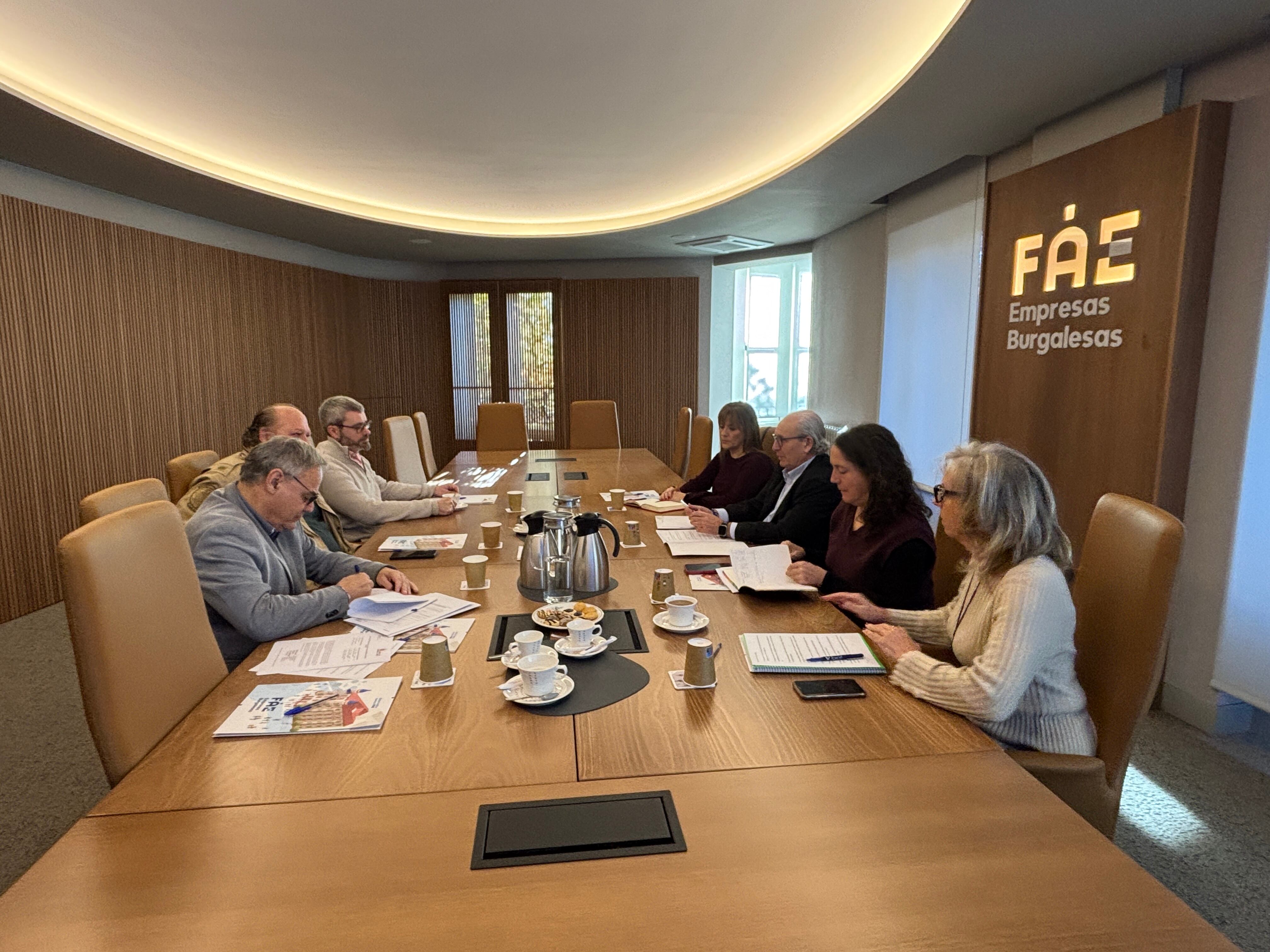 Primera reunión del presidente de FAE Burgos, Ignacio San Millán, con los dos sindicatos mayoritarios