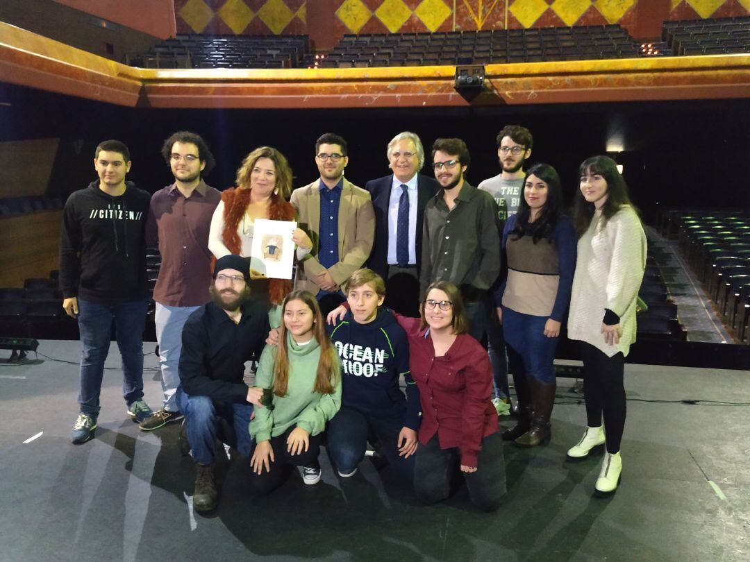 Elenco de la ópera Brundibár en el Teatro Villamarta