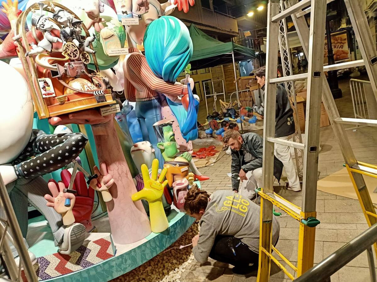 Noche de plantà, mañana de jurado y tarde de Bateig y premios de las Fallas de Gandia