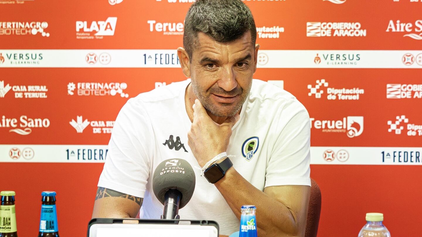 Rubén Torrecilla, entrenador del Hércules, en la sala de prensa del estadio de Pinilla