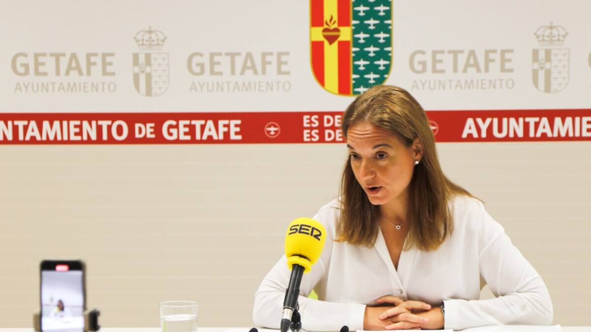 La alcaldesa de Getafe, Sara Hernández, dice que la consejería de Educación quiere, después de cuatro años de cesión, otra parcela para construir el instituto de Los Molinos.