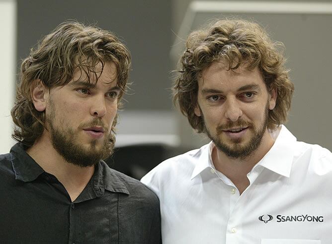 Marc Gasol, junto a su hermano Pau
