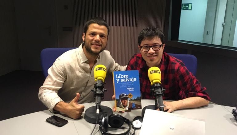 Nacho Dean con Álvaro Benito antes de comenzar El Larguero