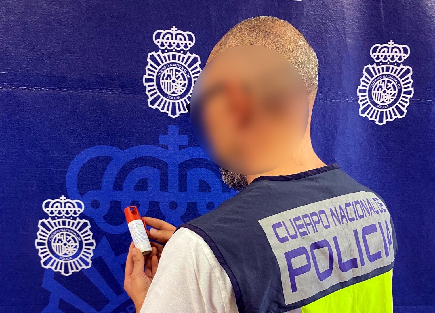 La Policía Nacional con el espray