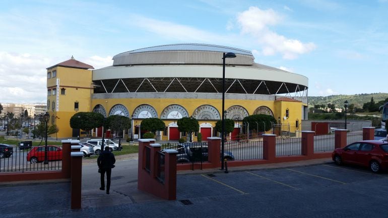 Según el alcalde de Los Barrios la obra de la cubierta de la Plaza de Toros ha sido &quot;la más cara&quot; de la historia de la localidad.