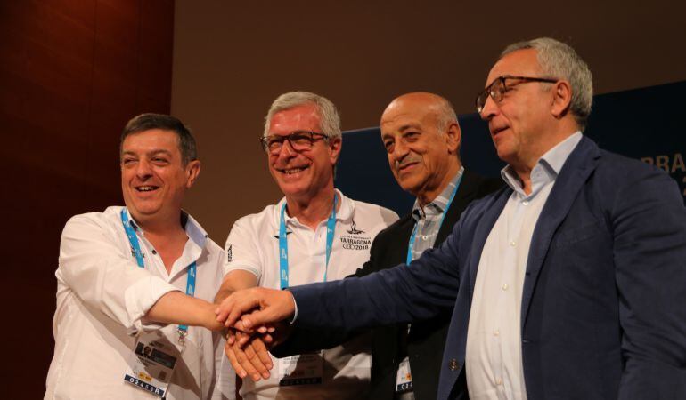 Pla general del director executiu de Tarragona 2018, Victor Sánchez, de l’alcalde Josep Fèlix Ballesteros, i dels presidents del comitè internacional i espanyol dels Jocs, Amar Addadi i Alejandro Blanco.