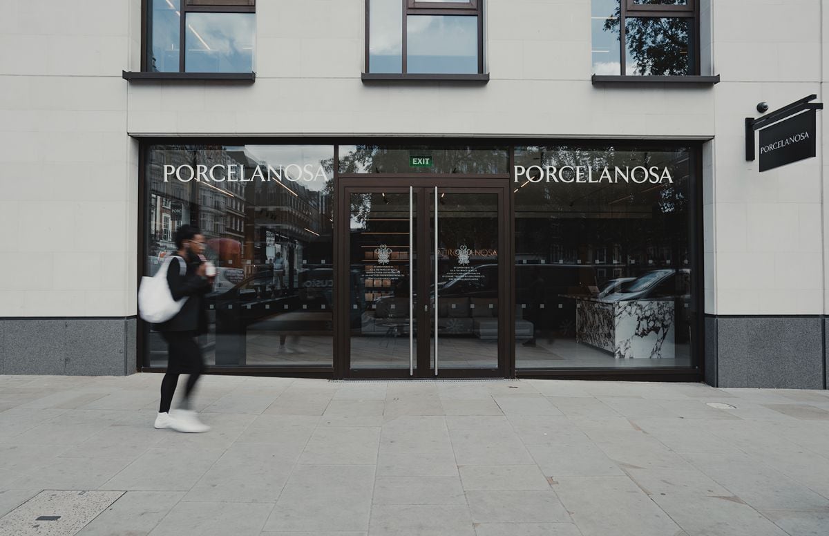 Exterior de la tienda PORCELANOSA Londres, ubicada en Hanover Square e inaugurada en 2021