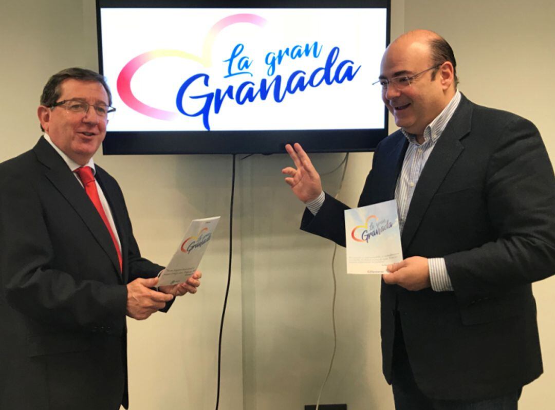 Luis González y Sebastián Pérez en la sede del PP de Granada en la presentación de precampaña electoral