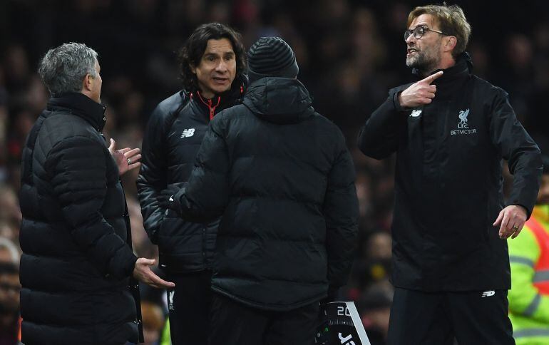 José Mourinho y Jurgen Klopp, en un partido entre el Manchester United y el Liverpool.