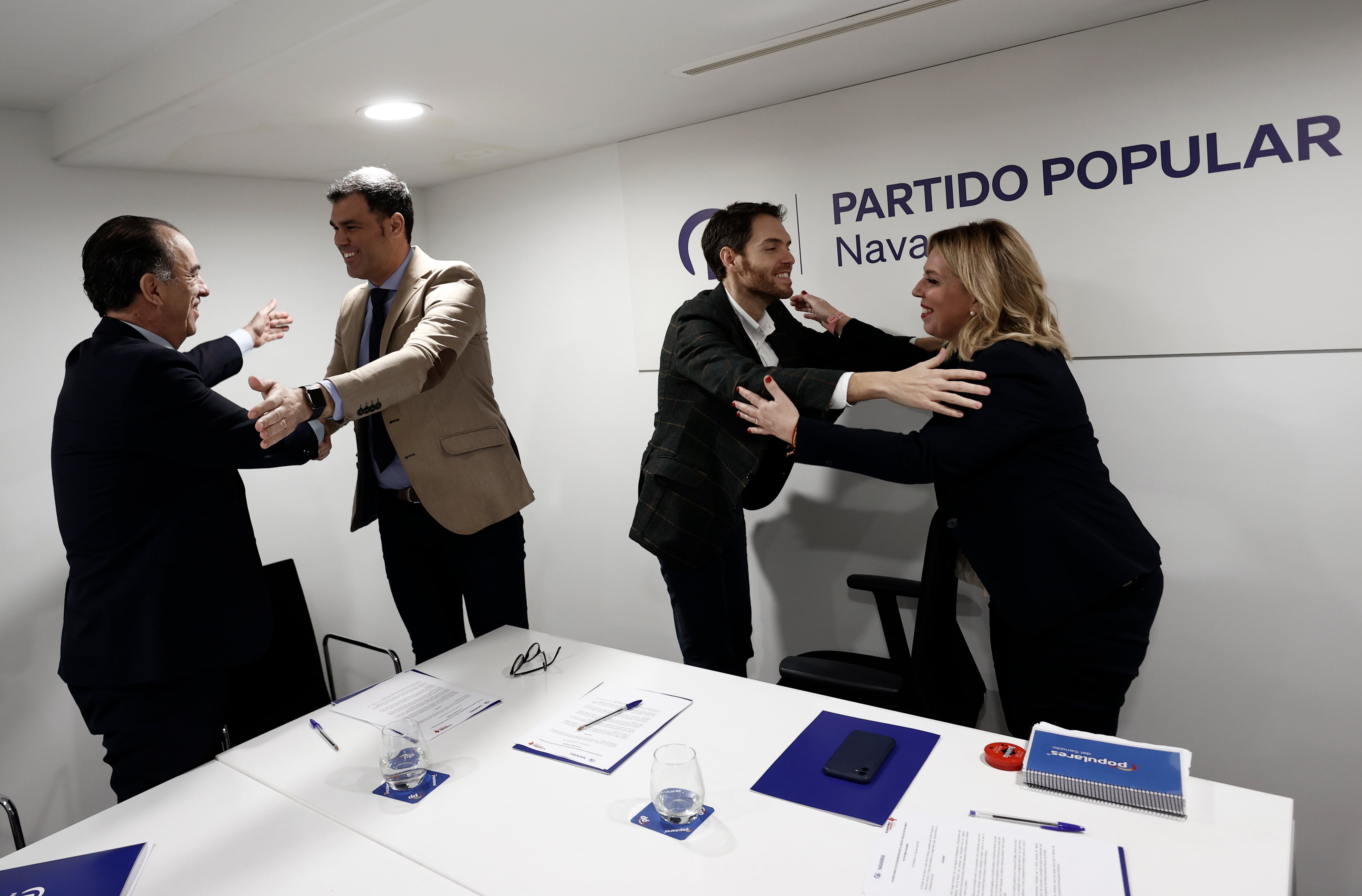 El Partido Popular de Navarra y la Plataforma Navarra fundada por los diputados suspendidos de militancia por UPN, Sergio Sayas y Carlos García Adanero, se presentarán a las elecciones forales y municipales bajo las siglas del PP.