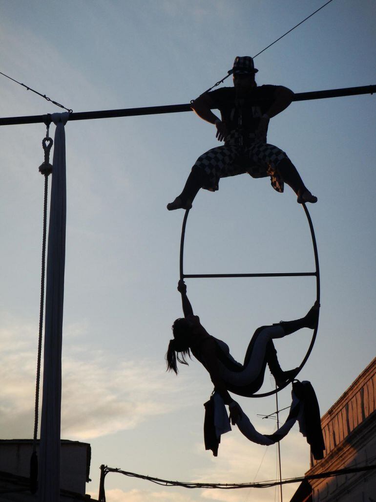 Un momento del espectáculo de la companía Alas Circo Teatro