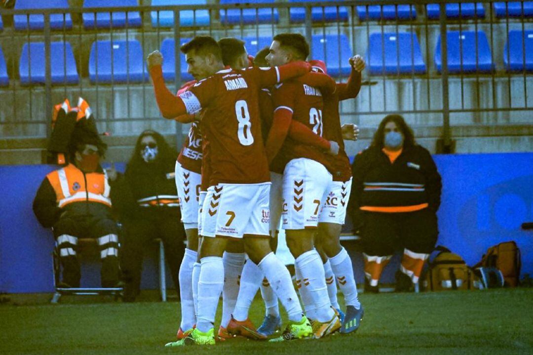 El Real Murcia celebra un gol ante el Calvo Sotelo de Puertollano